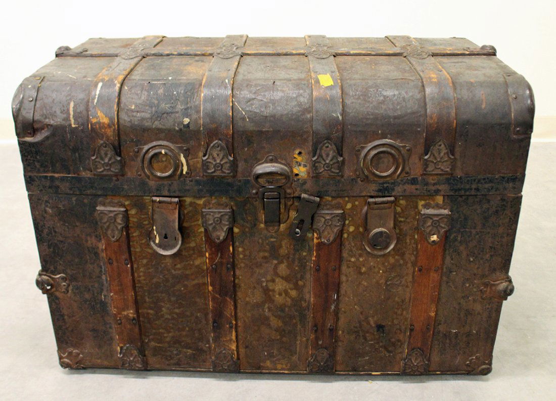 ANTIQUE TRUNK (1 of 3)