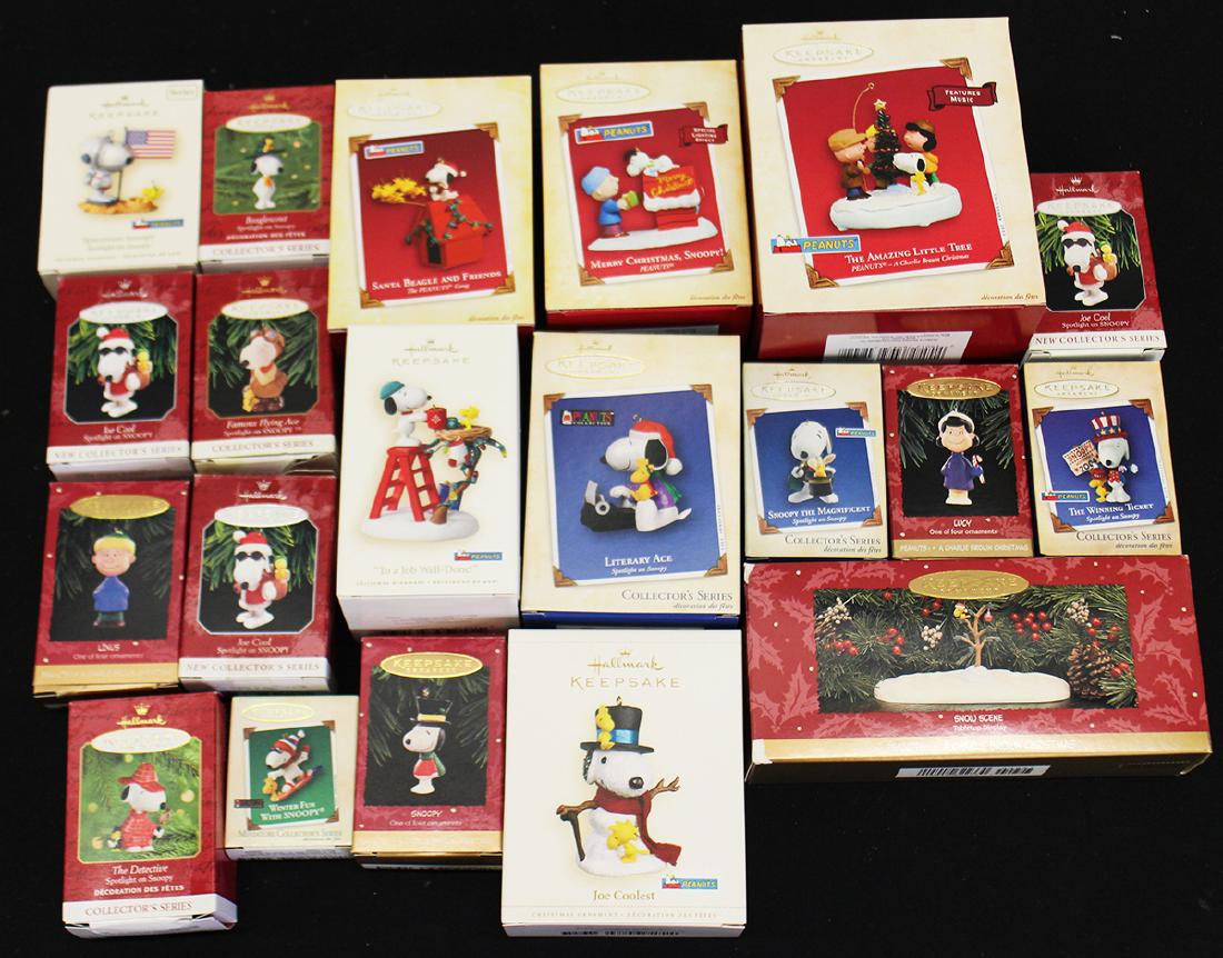 (19) HALLMARK PEANUTS ORNAMENTS (1 of 4)