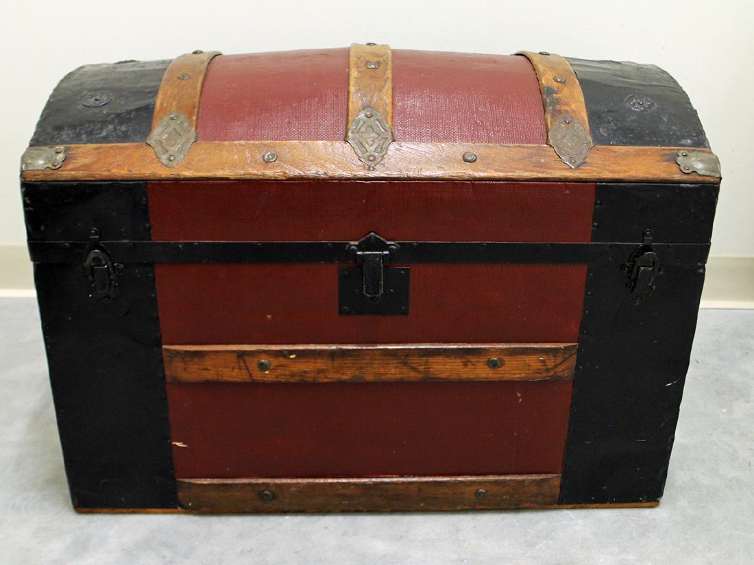 ANTIQUE TRUNK (1 of 3)