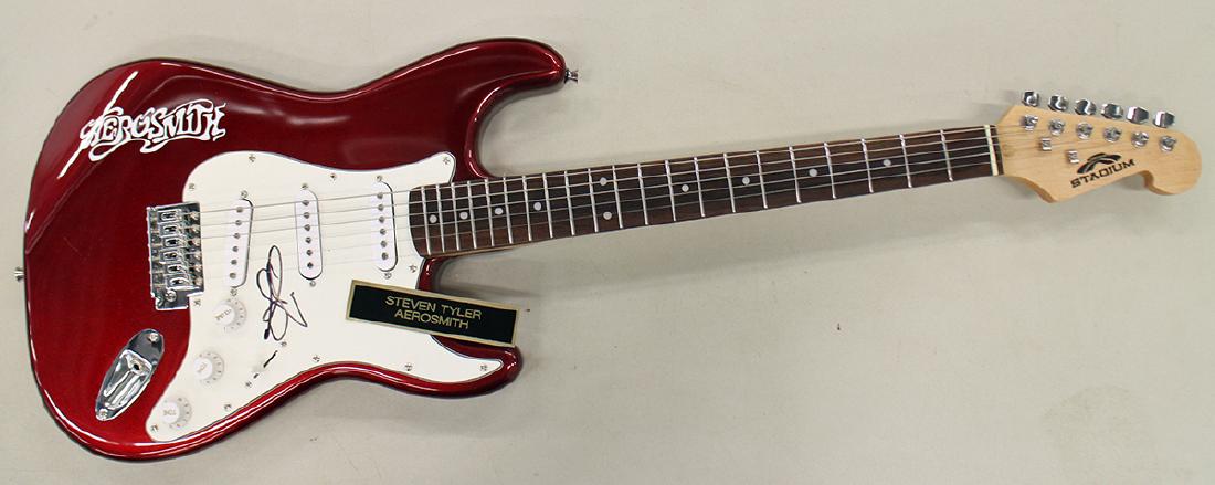 AEROSMITH STEVEN TYLER AUTORAPHED GUITAR (1 of 3)