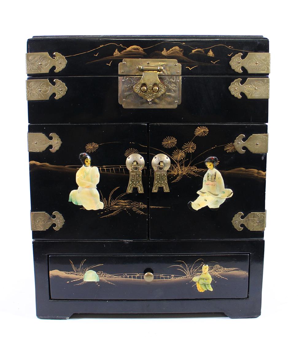 JAPANSE BLACK LACQUER ABALONE JEWELRY BOX (1 of 2)