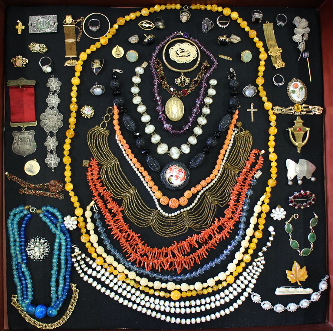 ANTIQUE VICTORIAN JEWELRY: Antique Victorian jewelry collection including a cameo necklace, 14K gold, sterling, coral, Bohemian garnets, marcasite, glass beaded necklaces, rings bracelets, earrings, stick pins, scrimshaw, ,jade