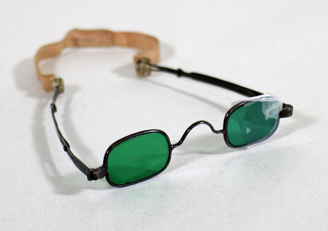 CIVIL WAR ERA GREEN SHARPSHOOTER SPECTACLES: Eyeglasses made by Holdridge Ammidown (marked Ammidown). Green glass lenses with metal frame. The green glass is still intact, the metal frame is loose.