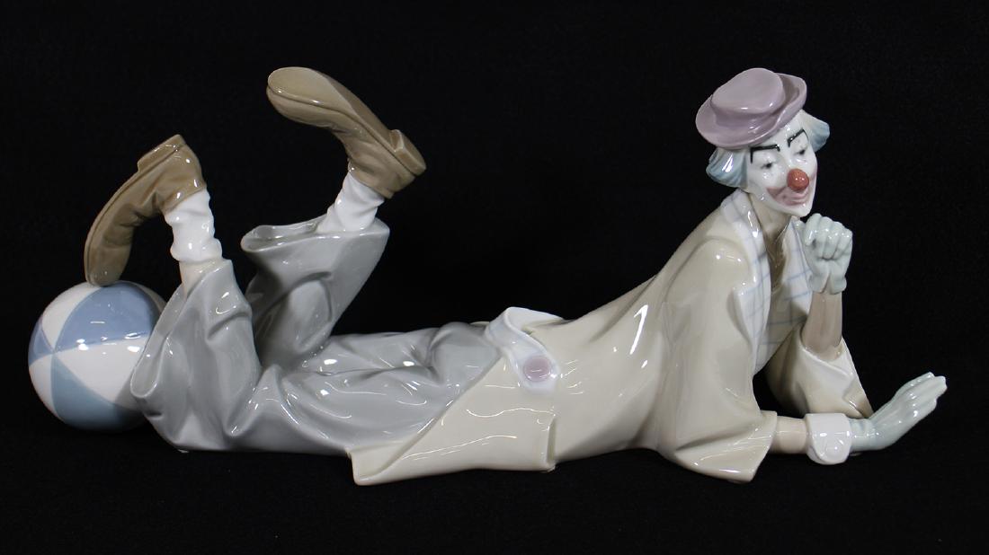 LLADRO RECLINING CLOWN FIGURINE (1 of 3)