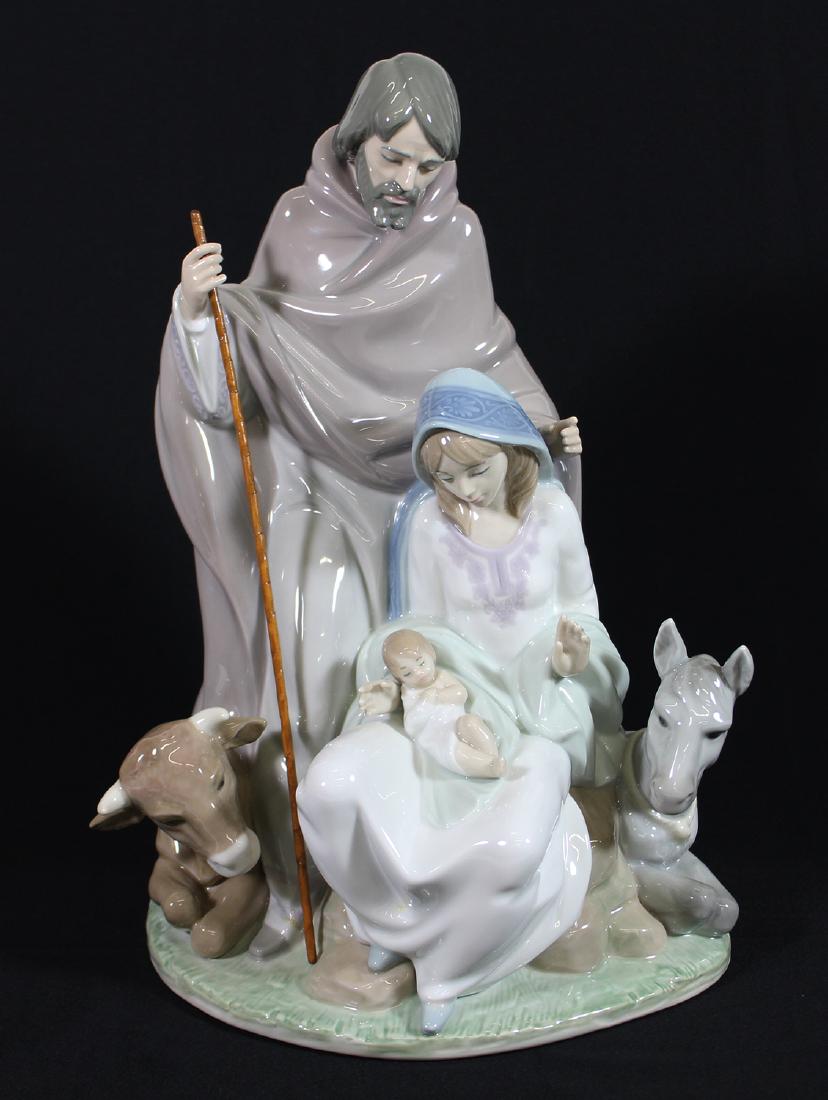 LLADRO JOYFUL EVENT FIGURINE (1 of 3)
