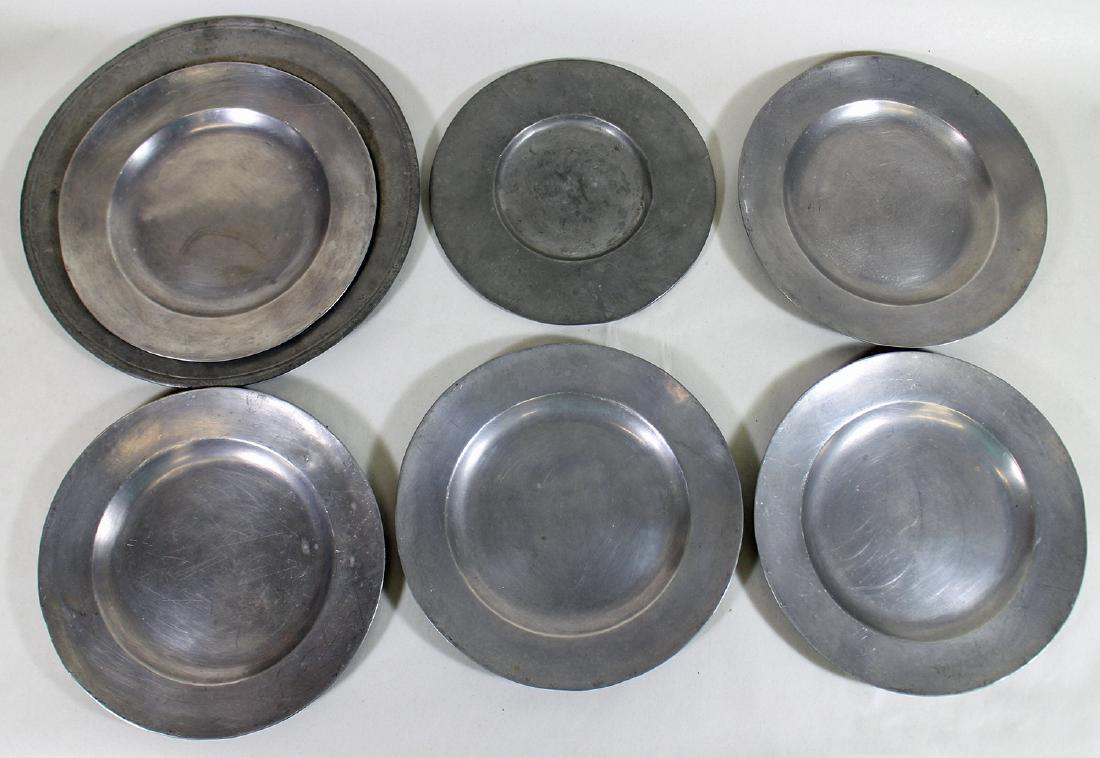 17th/18th CENTURY PEWTER PLATES & CHARGER (1 of 5)