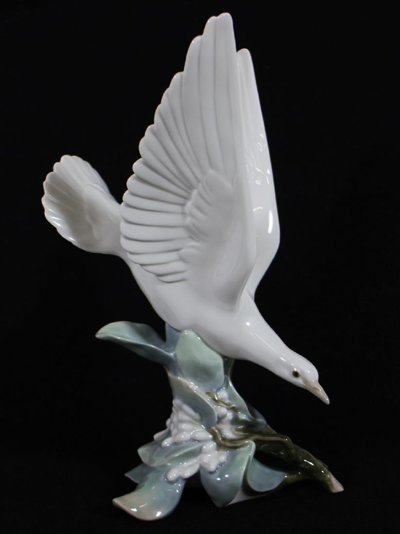 LLADRO TURTLE DOVE FIGURINE