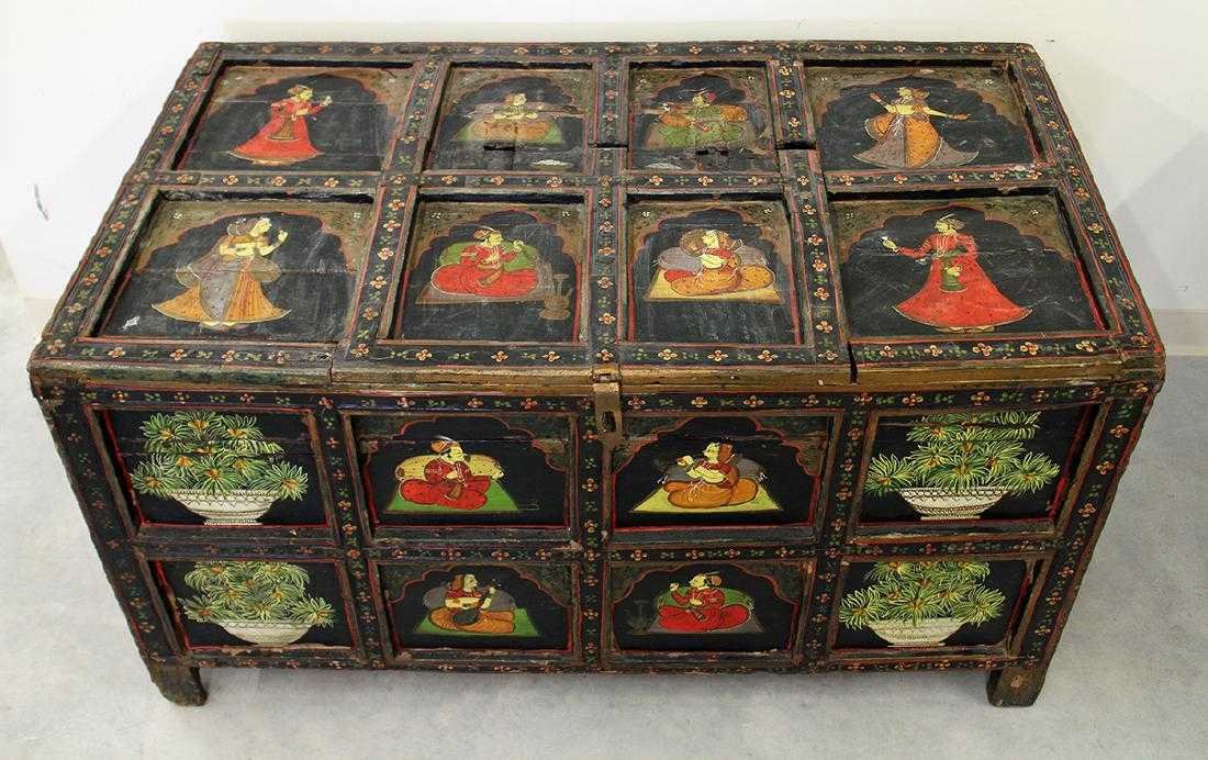 ANTIQUE PERSIAN HAND PAINTED TRUNK (1 of 1)
