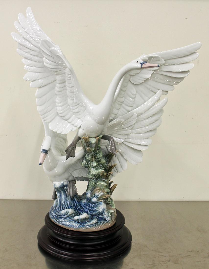 LLADRO SWANS TAKE FLIGHT FIGURINE (1 of 4)