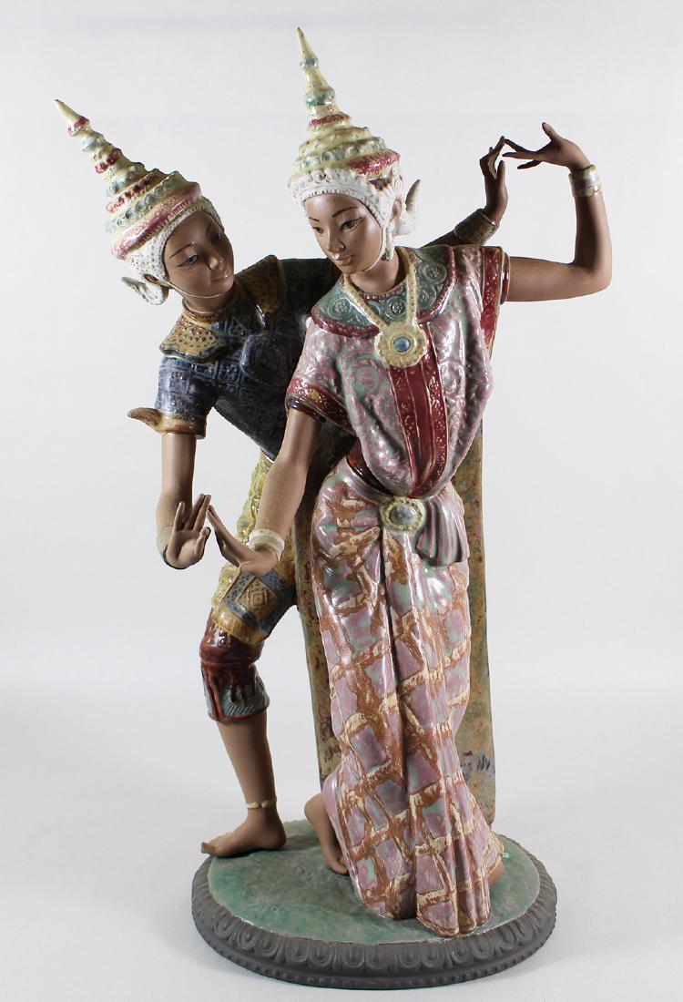 LLADRO THAI DANCING COUPLE FIGURINE (1 of 3)