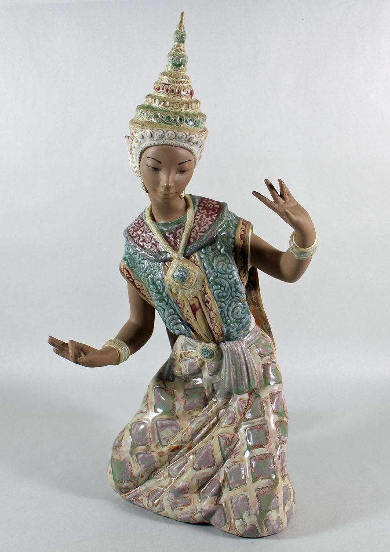 LLADRO THAI DANCER FIGURINE (1 of 3)