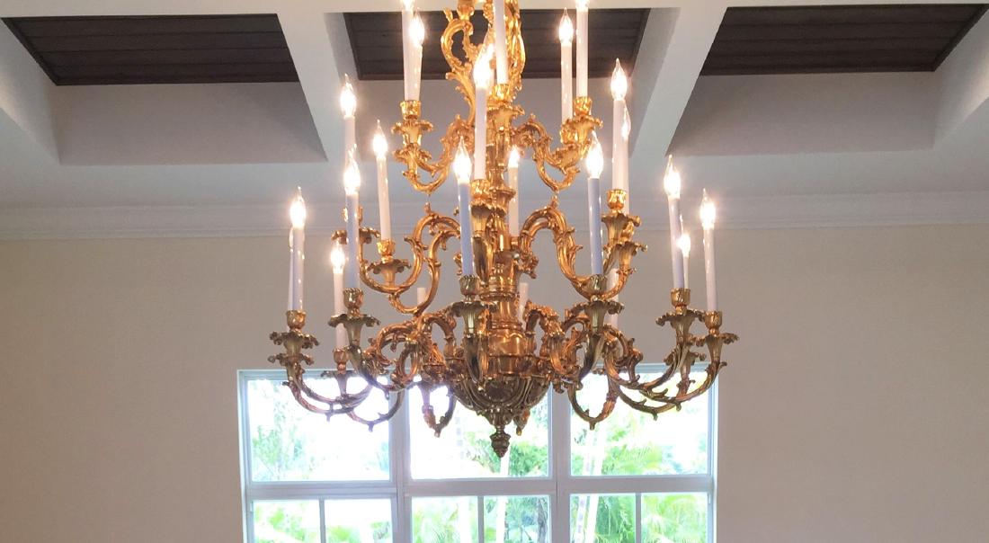 FINE LARGE GOLD GILT CHANDELIER (1 of 7)
