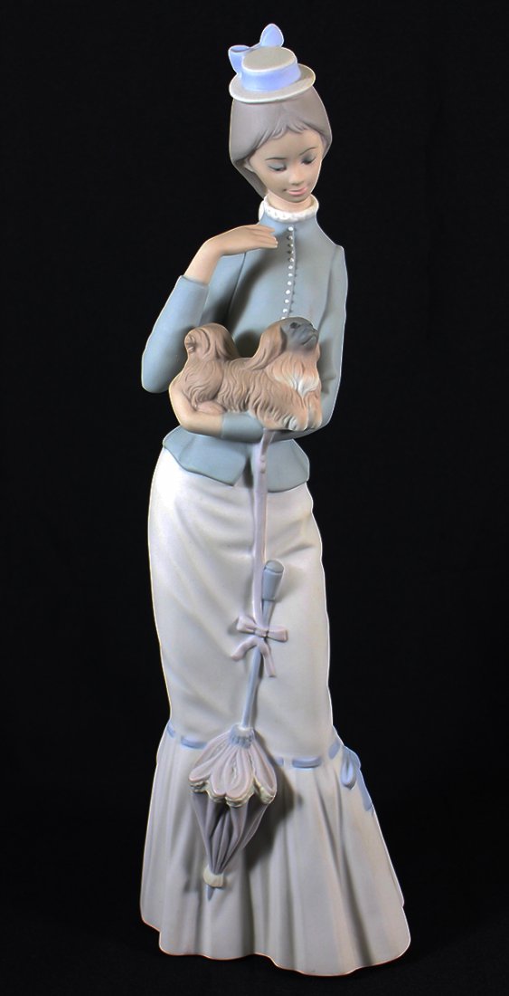 LLADRO WOMAN WITH PEKINGESE DOG FIGURINE (1 of 3)