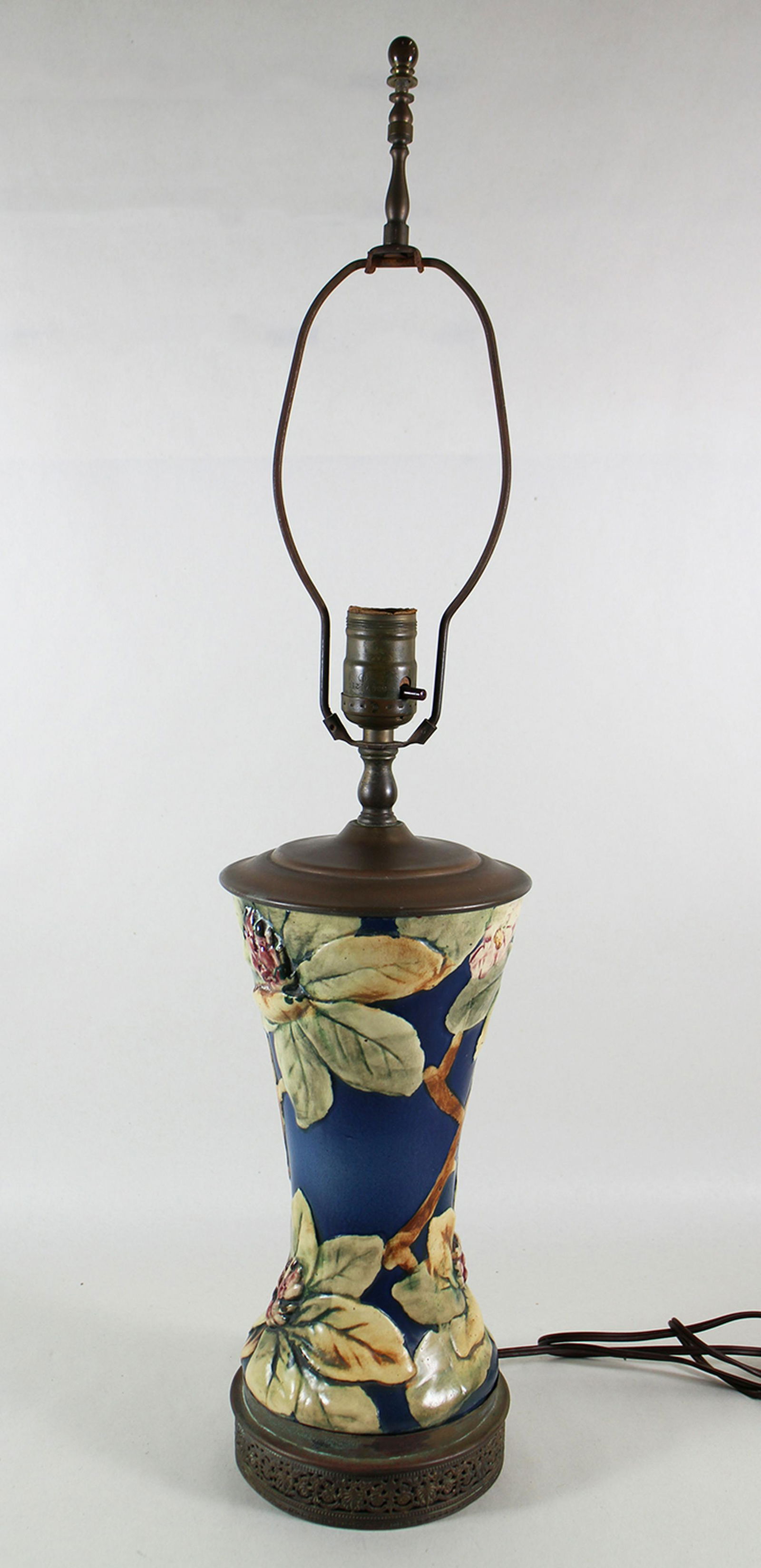 VINTAGE ART POTTERY LAMP (1 of 2)