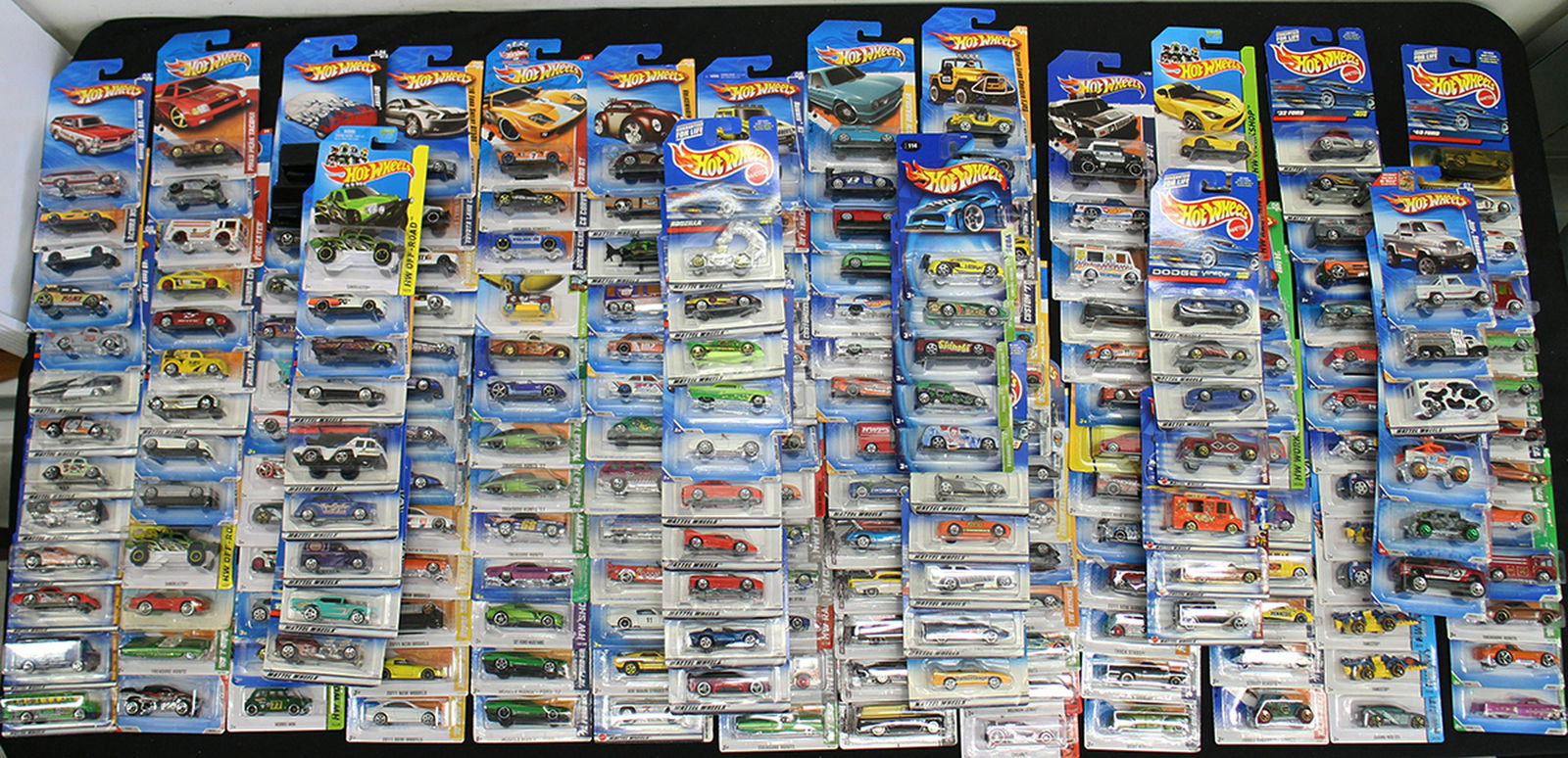 250+ HOT WHEELS DIECAST CAR COLLECTION (1 of 8)
