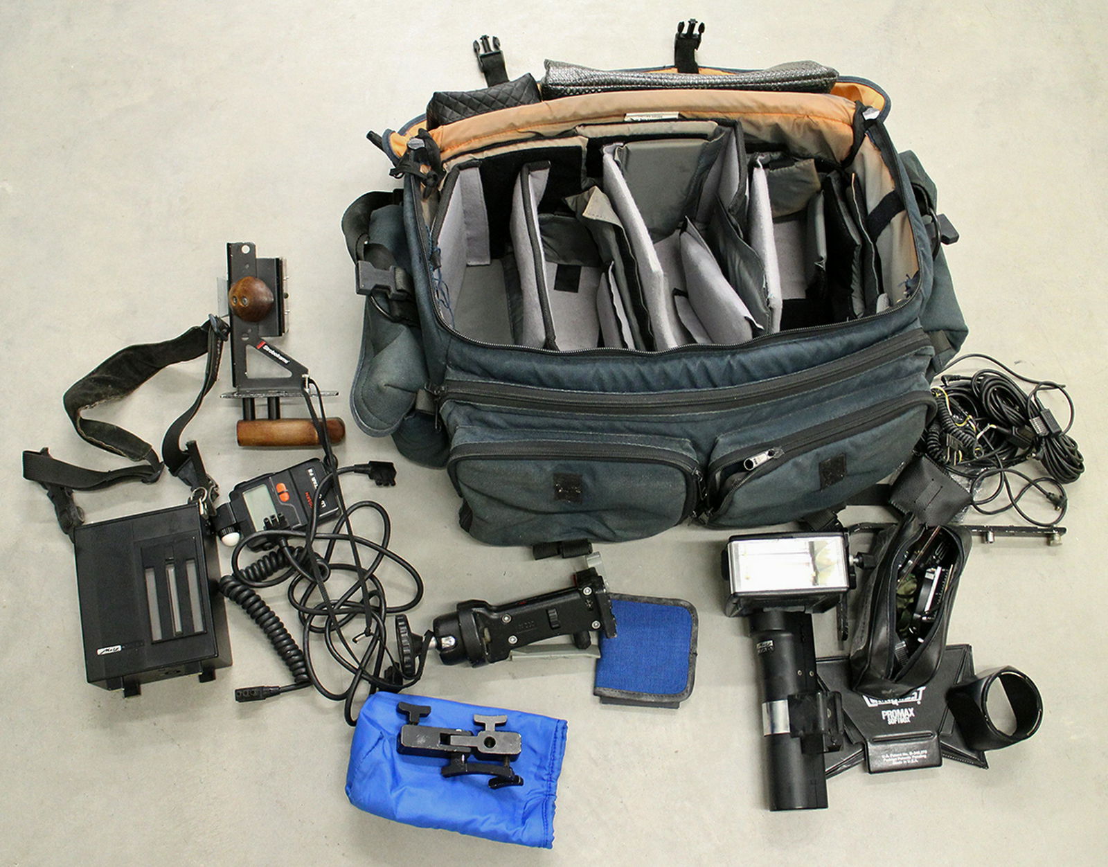 VINTAGE CAMERA ACCESSORIES (1 of 3)