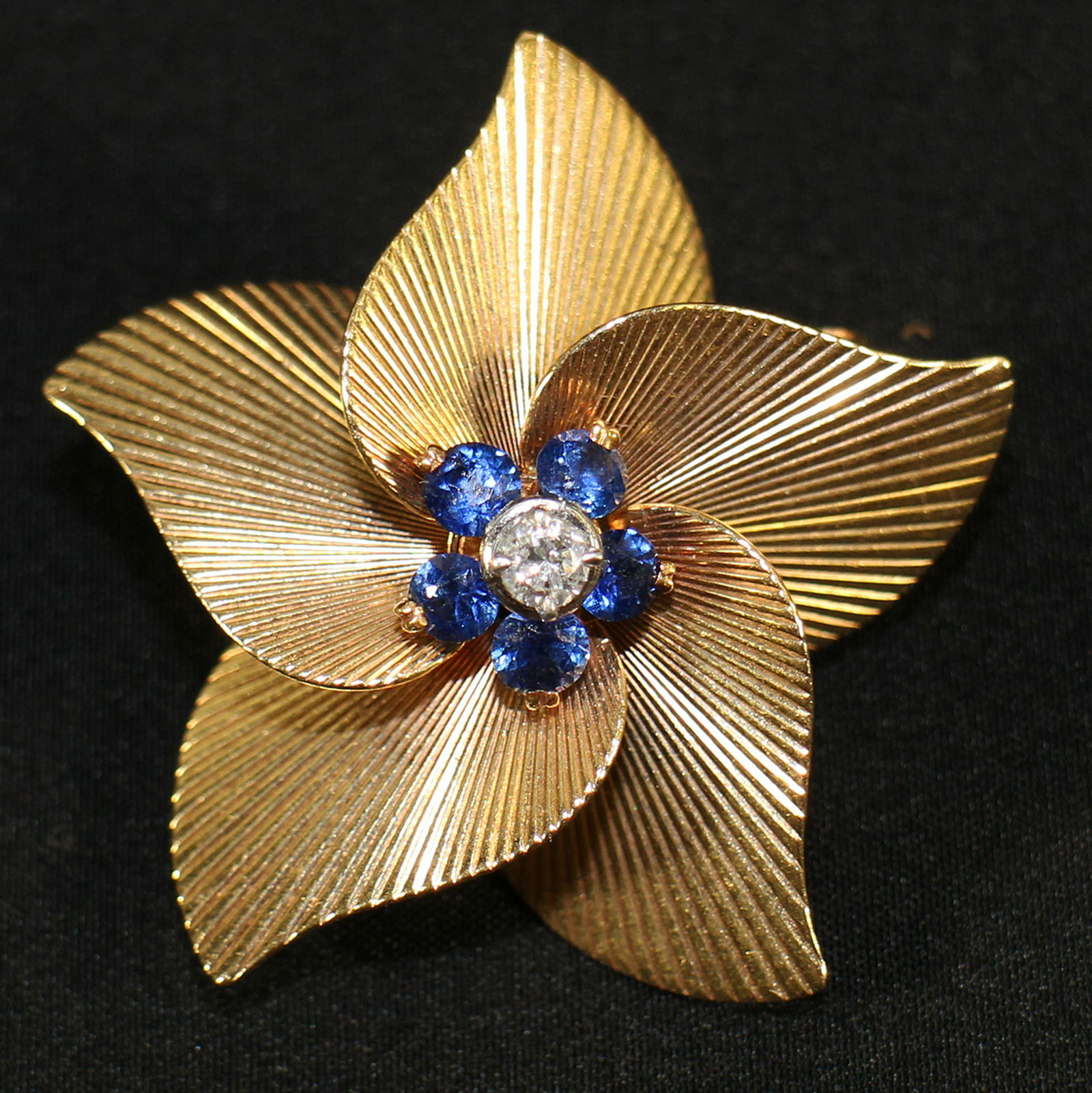 14K GOLD SAPPHIRE & DIAMOND STAR BROOCH (1 of 3)