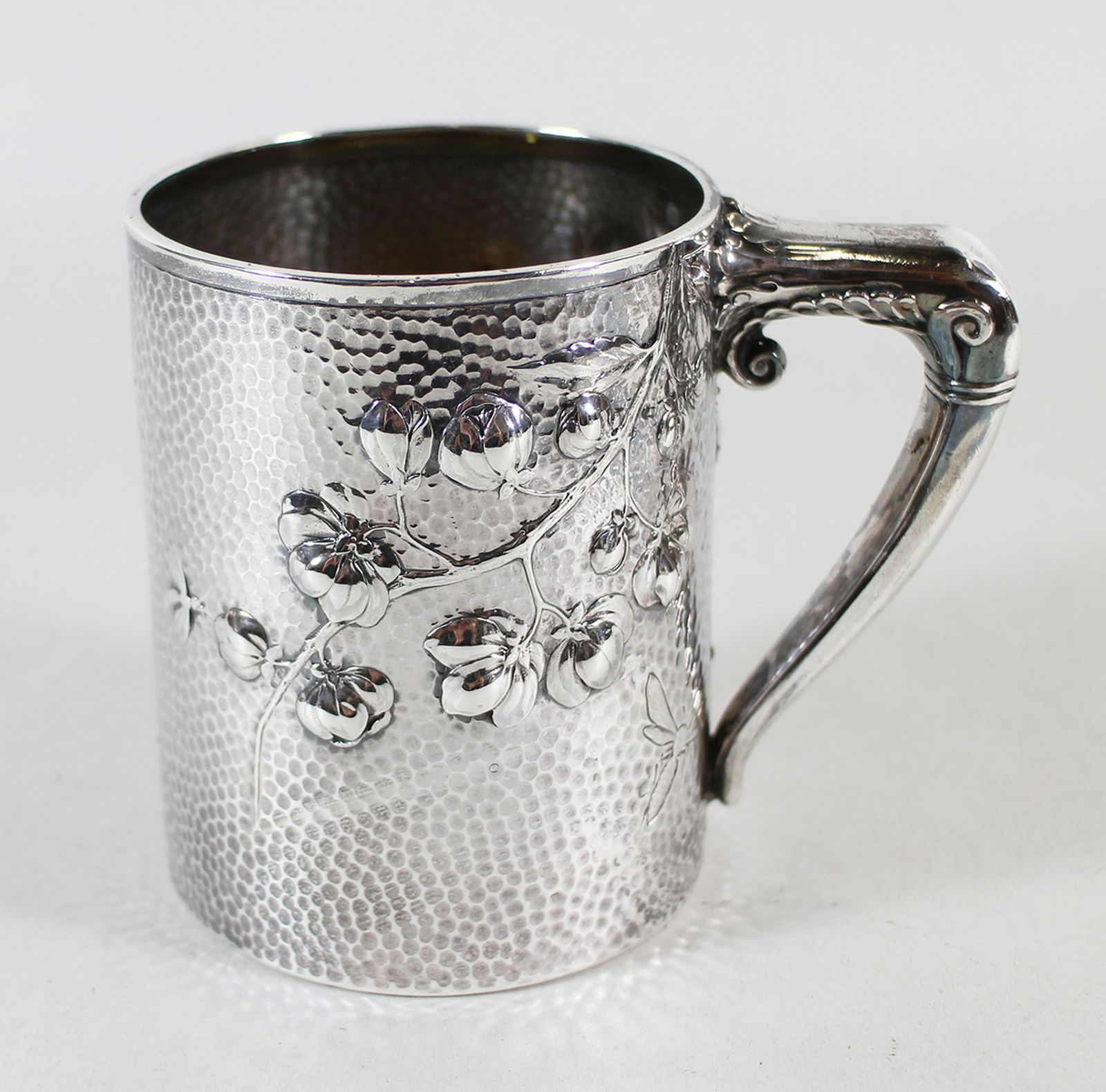GORHAM AESTHETIC MOVEMENT HAMMERED STERLING MUG (1 of 5)