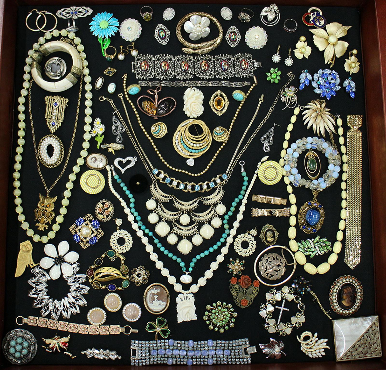 VINTAGE & VICTORIAN JEWELRY COLLECTION (1 of 5)