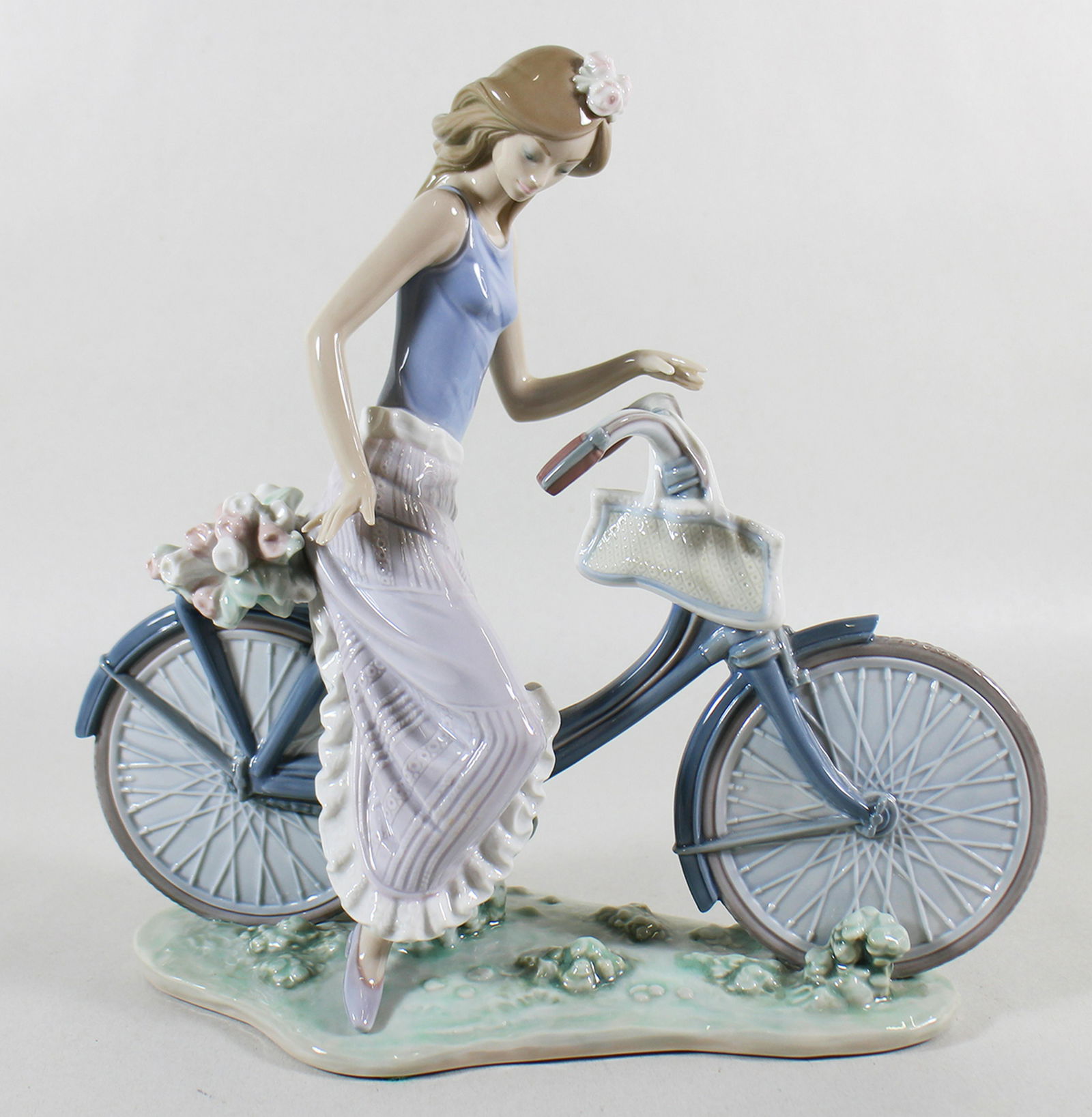 LLADRO GIRL BIKING IN THE COUNTRY FIGURINE (1 of 2)