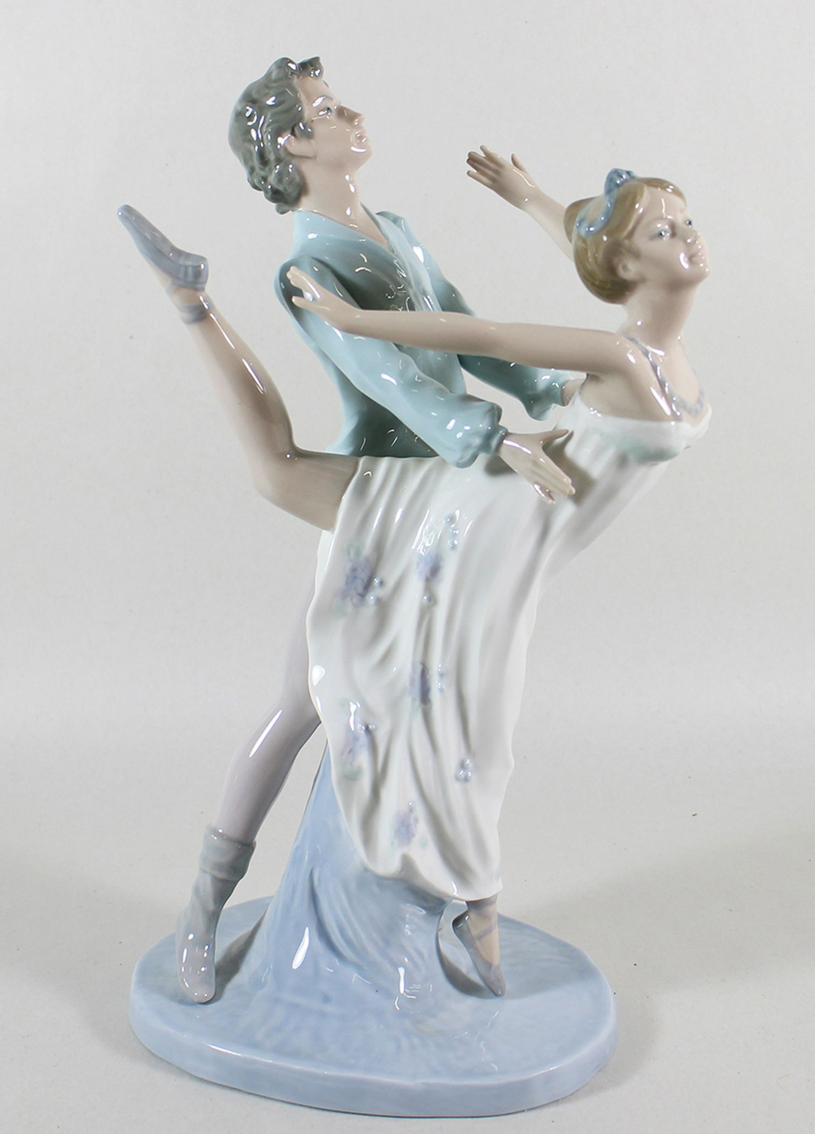 NAO BY LLADRO BALLET DANCERS FIGURINE (1 of 2)