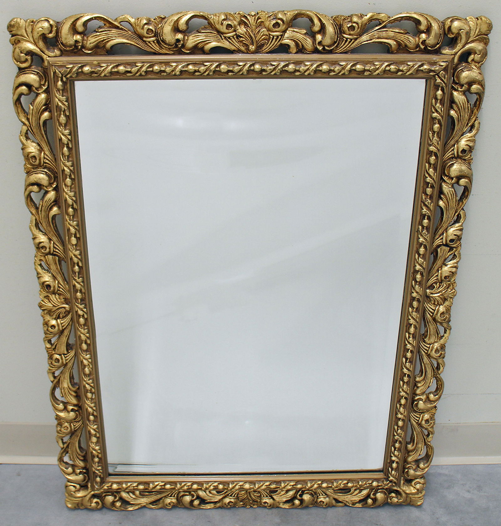 VINTAGE GOLD FRAME MIRROR (1 of 1)