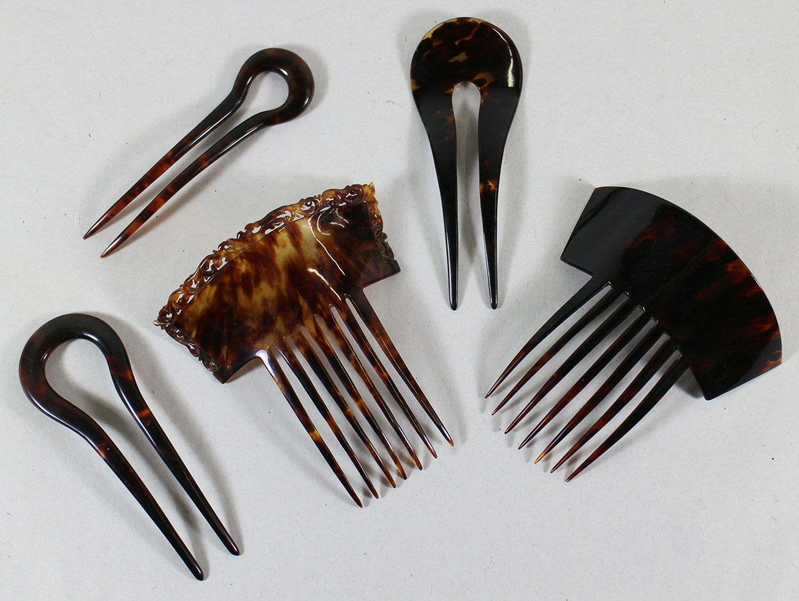 VICTORIAN HAIR COMBS (1 of 2)