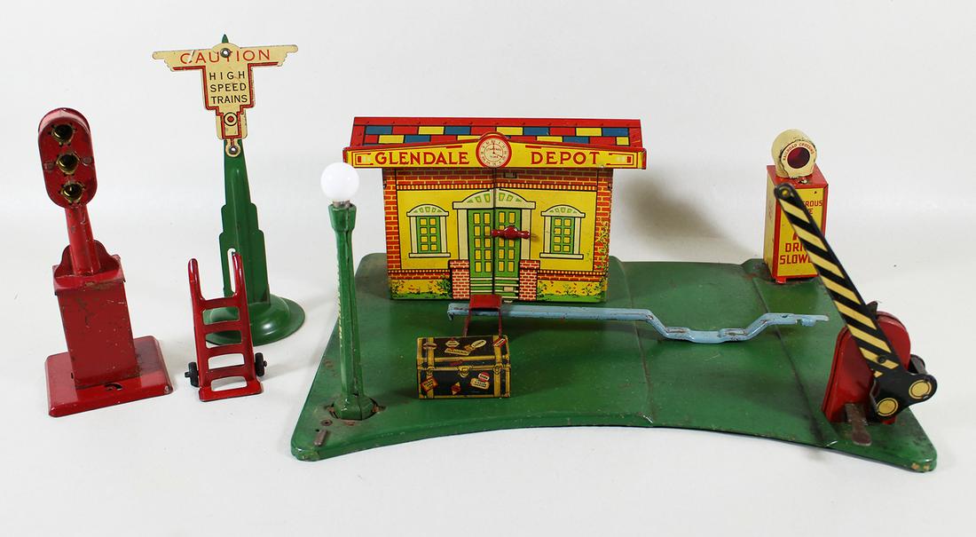 1930's MARX TIN ELECTRIC RAILROAD TRAIN STATION (1 of 3)