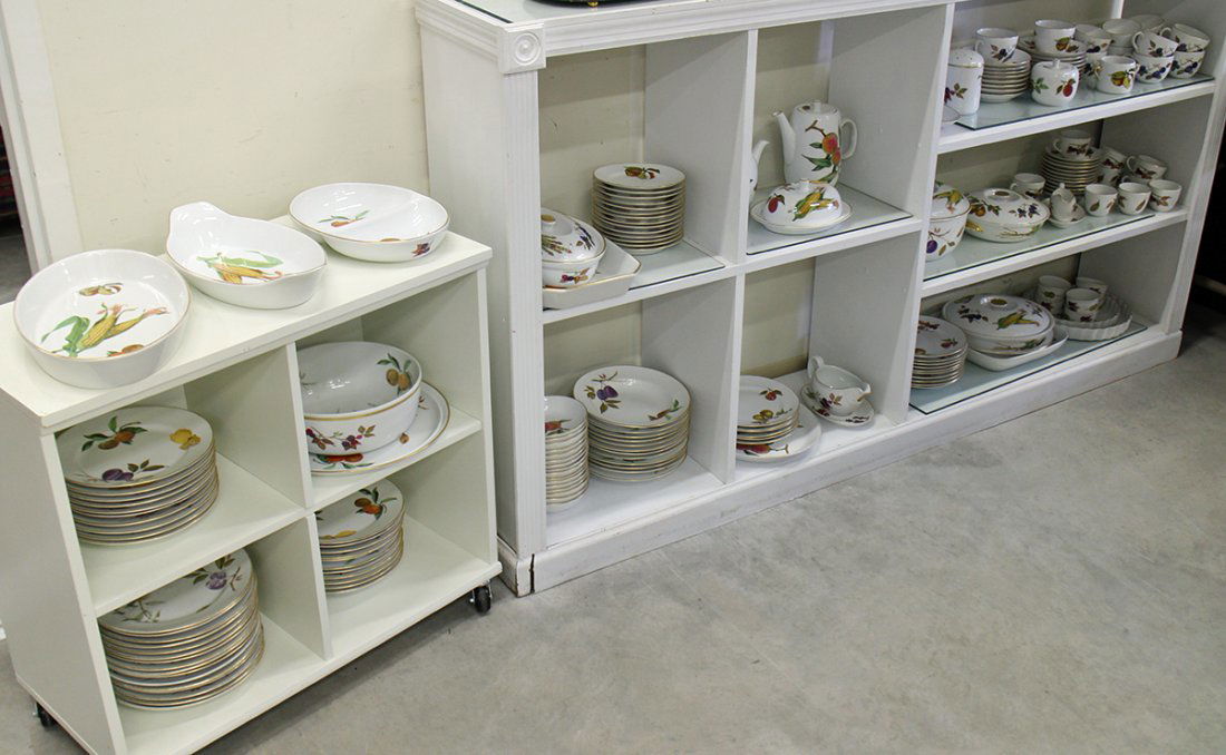 160 + ROYAL WORCESTER EVESHAM CHINA SET (1 of 10)