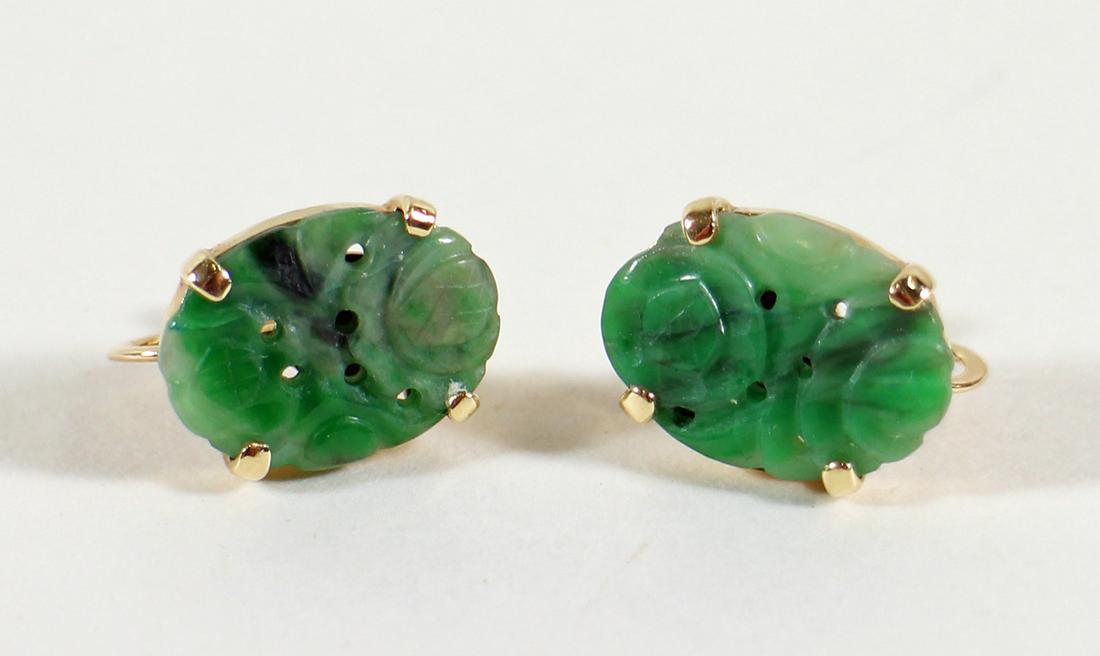 14K CARVED CHINESE JADEITE EARRINGS: Vintage 14KT yellow gold carved Chinese green jadeite earrings with screw backs. 4.6 grams, .5" long.