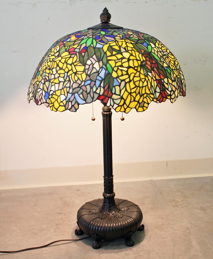 TIFFANY STYLE TABLE LAMP (1 of 4)