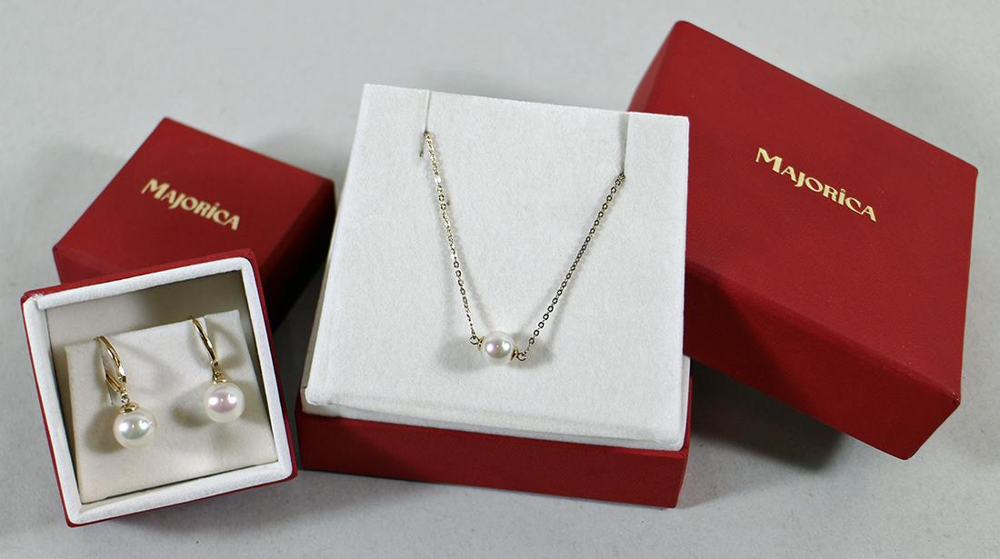 MAJORICA PEARL NECKLACE & EARRINGS (1 of 3)