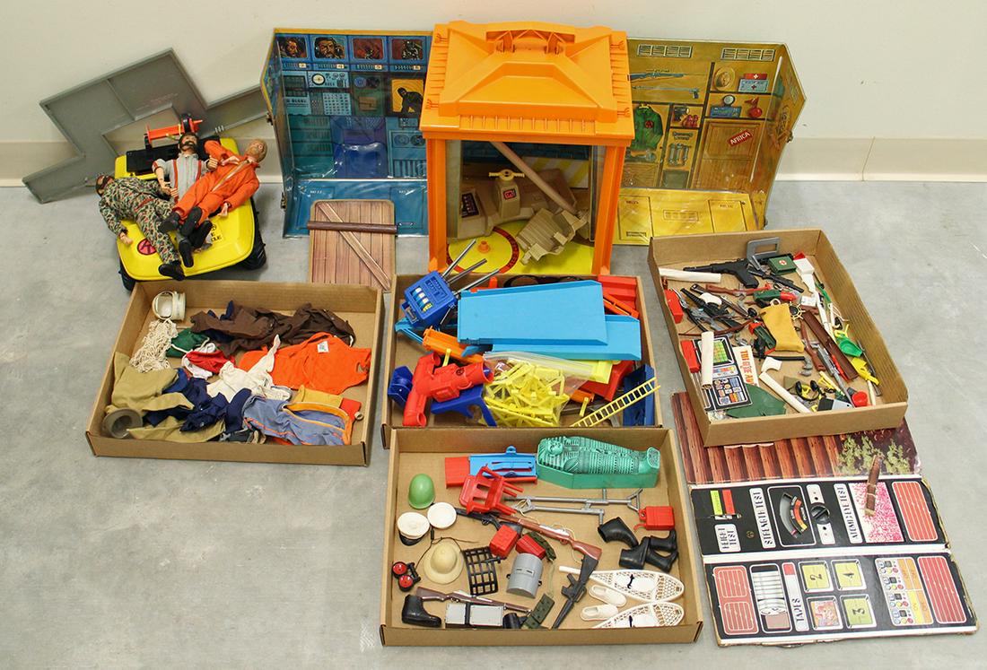 GI JOE DOLLS - HEADQUARTERS & ACCESSORIES (1 of 5)