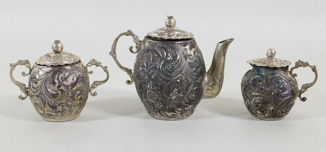 MINIATURE SILVER TEASET (1 of 3)