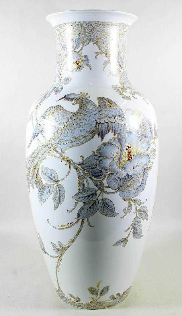LARGE KAISER PORCELAIN VASE (1 of 3)