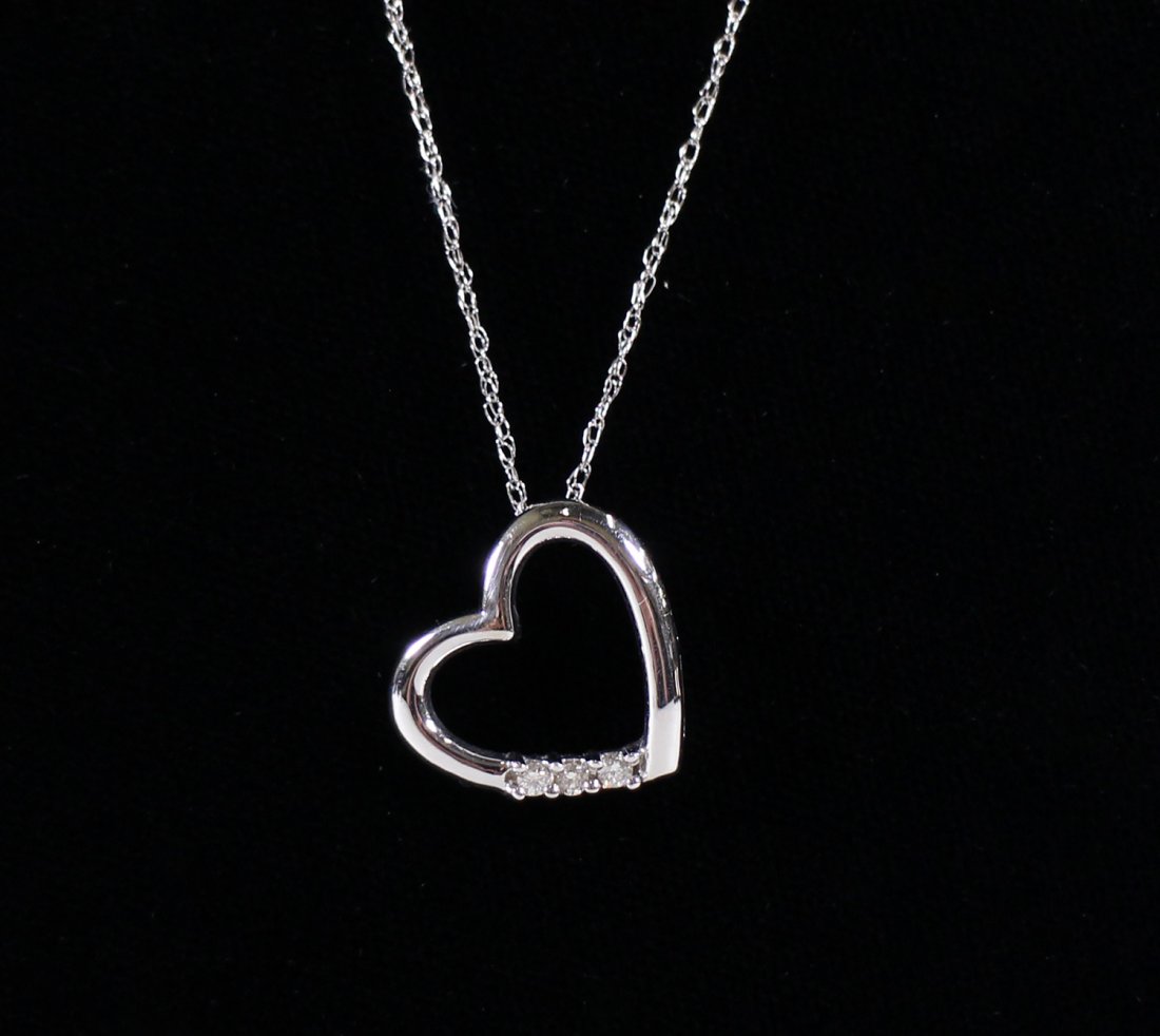 10K DIAMOND HEART PENDANT NECKLACE (1 of 3)