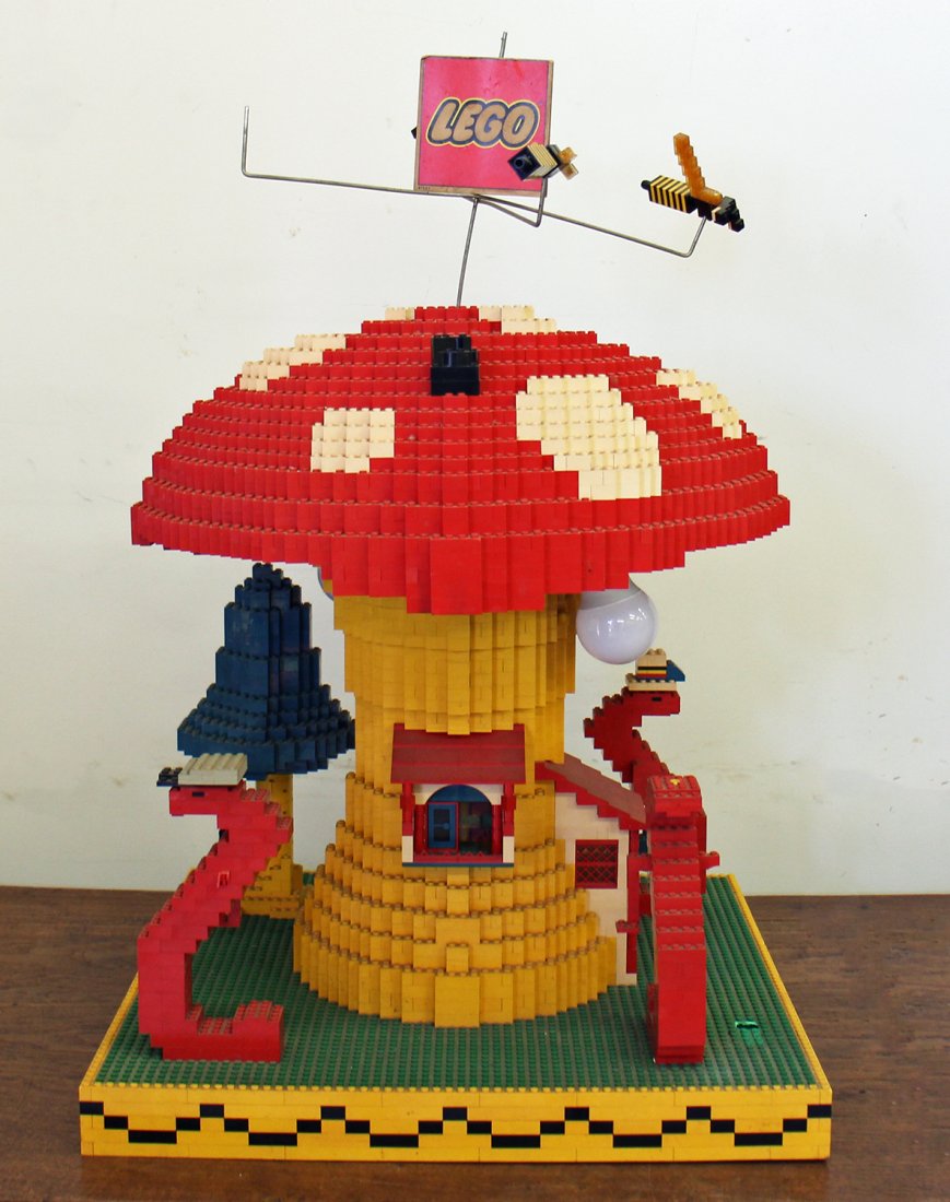 LEGO MARIO MAGIC MUSHROOM LAMP (1 of 7)