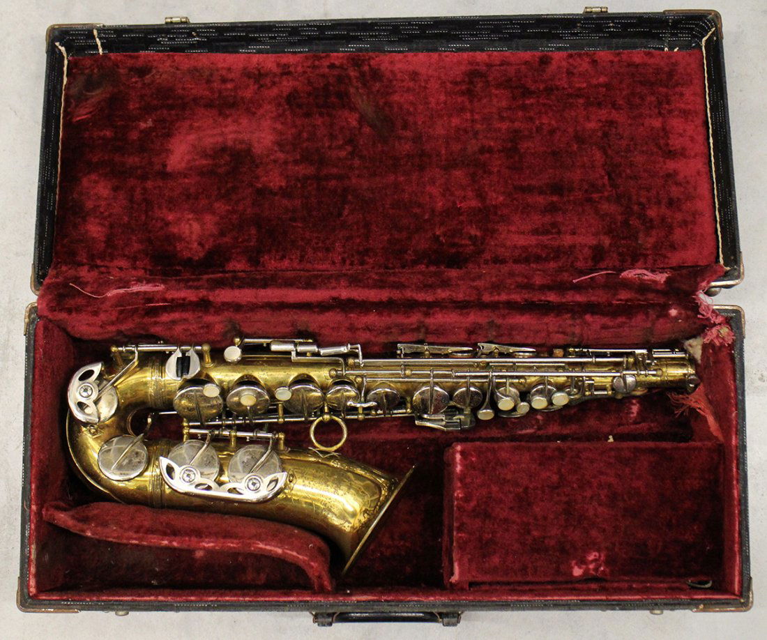 VINTAGE GRASSI ITALIAN SAXOPHONE (1 of 5)