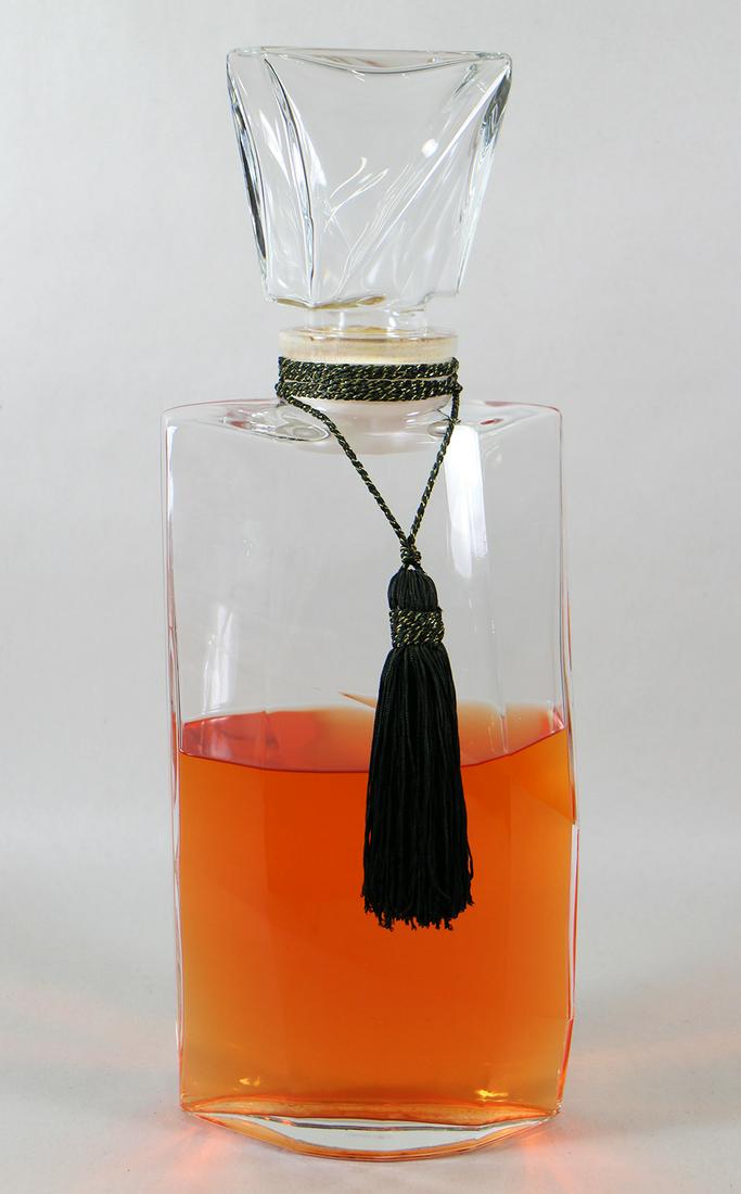 FACTICE PERFUME BOTTLE STORE DISPLAY (1 of 2)