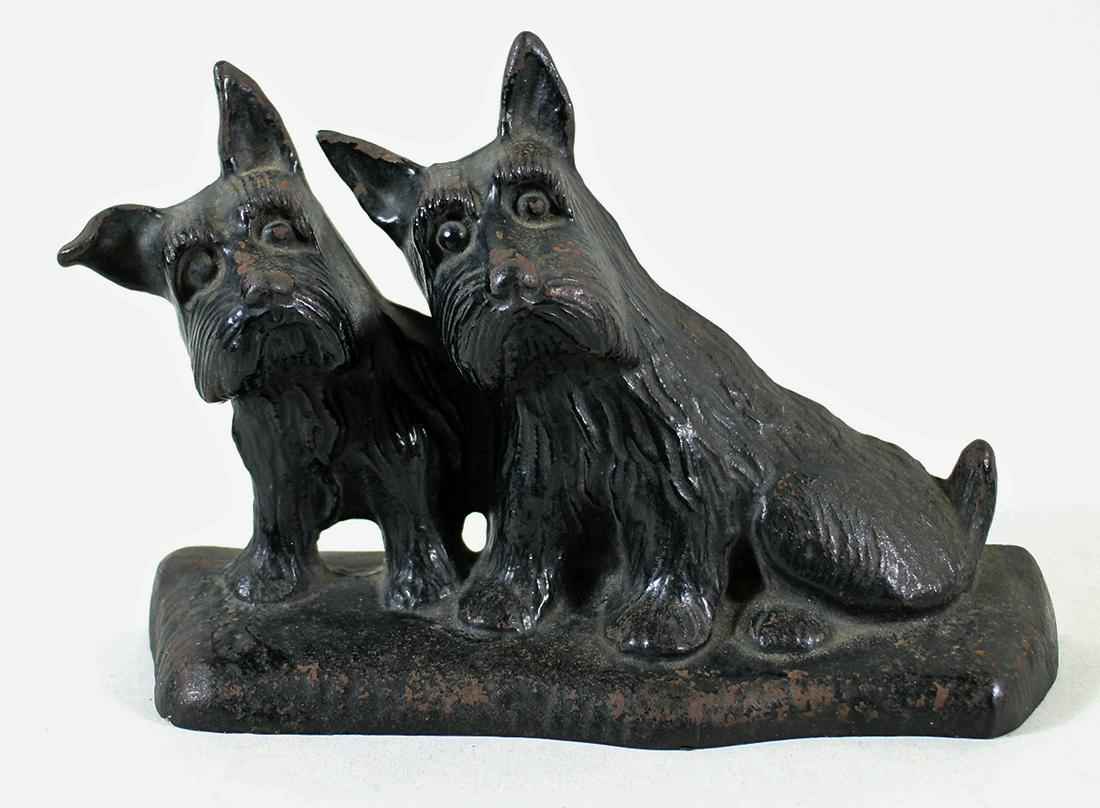 SCOTTIE DOG IRON DOORSTOP (1 of 2)