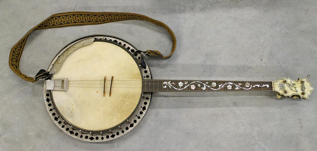1930's MELODY KING BANJO: Measures 33" long x 13" wide x 4.5" deep.