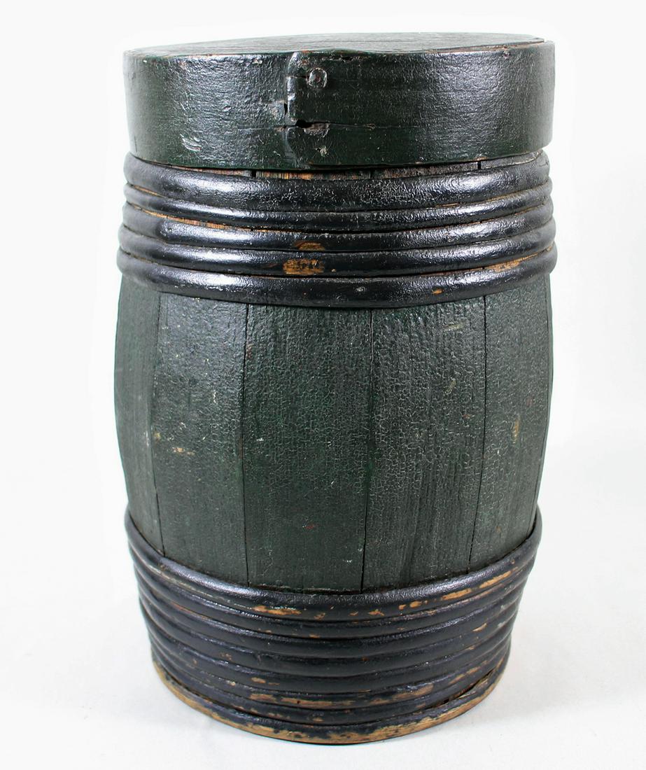 19th CENTURY WOODEN BARREL: A 19th Century green painted wooden keg with lid. 11" x 8"