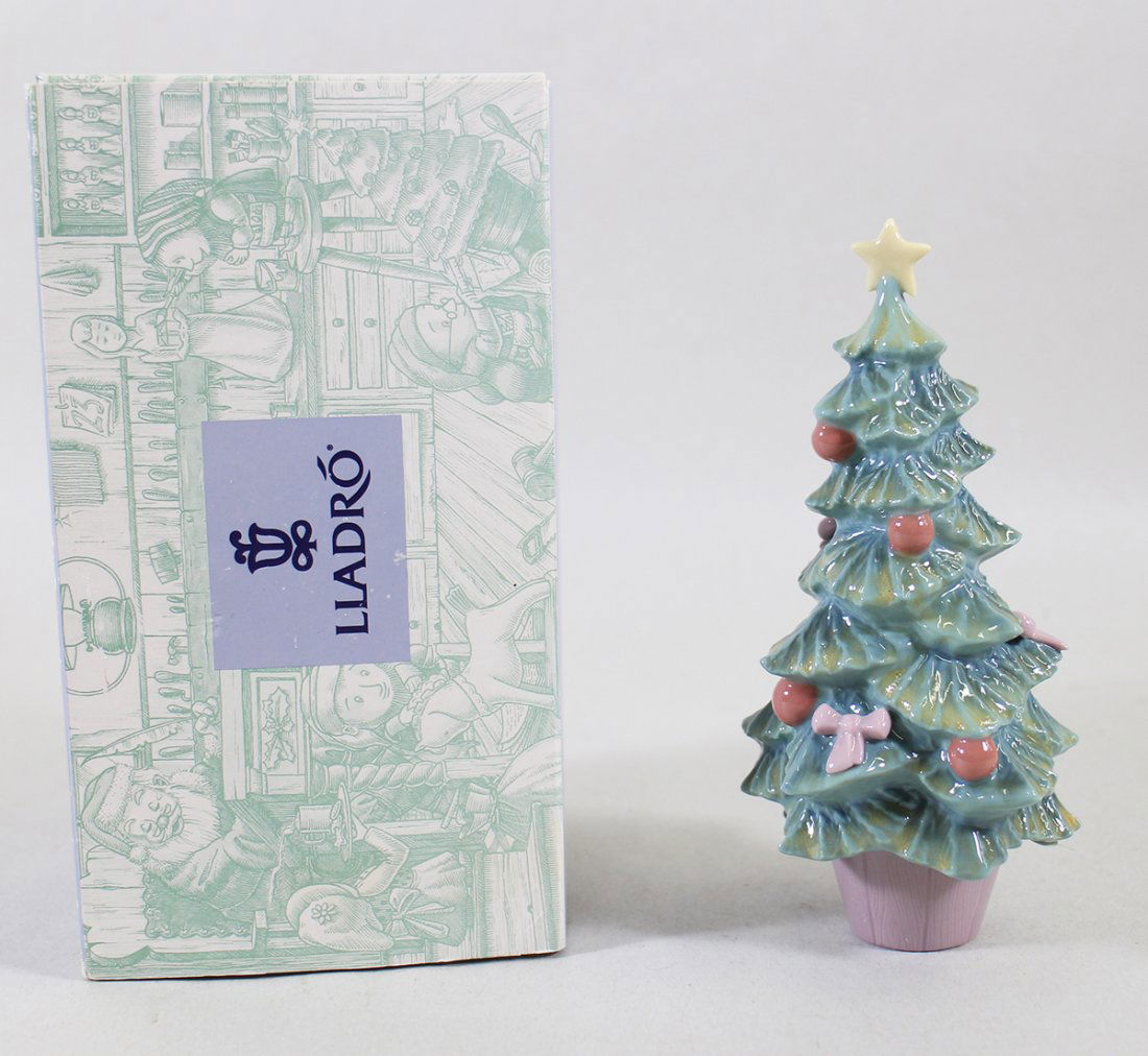 LLADRO CHRISTMAS TREE W/ BOX (1 of 3)
