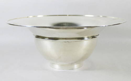 GERALD BENNEY MODERN STERLING CENTERPIECE BOWL: Important, large Modern design sterling silver centerpiece bowl by British silversmith Gerald Benney. Hallmarked on bottom. Measures 15" wide 6" tall and weighs 65.5 OZT.