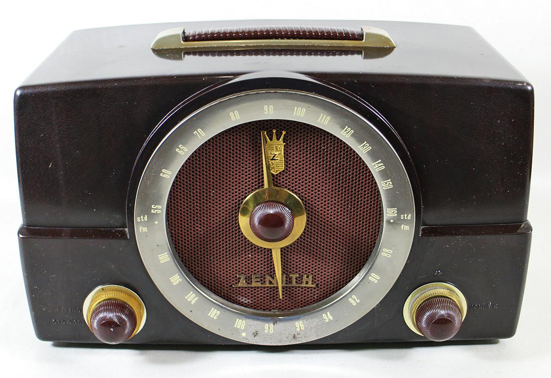 ZENITH BAKELITE AM/FM 1950's TABLETOP TUBE RADIO (1 of 2)
