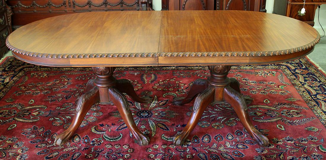 CHIPPENDALE STYLE MAHOGANY DINING ROOM TABLE (1 of 3)