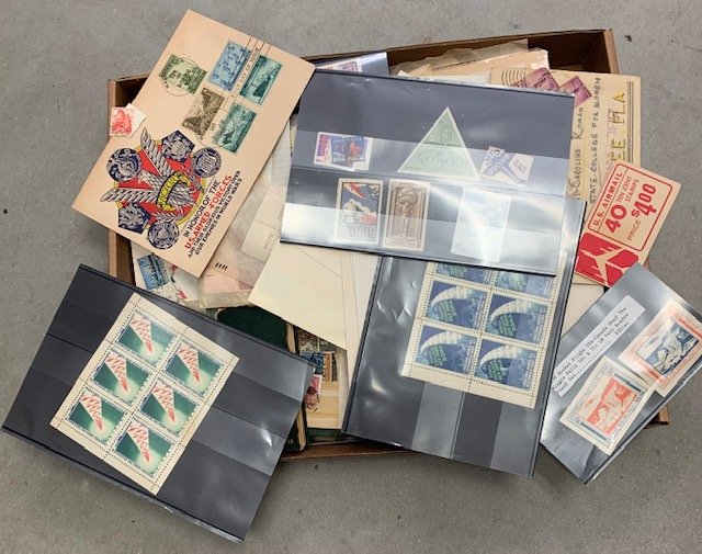 LARGE LOOSE STAMP COLLECTION (1 of 2)