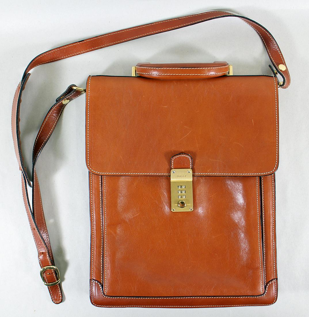 LEATHER BALLY SWITZERLAND MESSENGER CROSSBODY BAG (1 of 2)