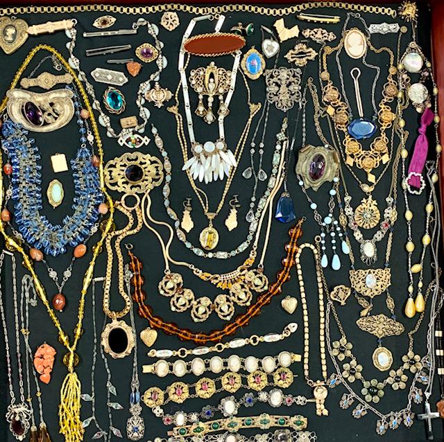 ANTIQUE VICTORIAN COSTUME JEWELRY (1 of 7)