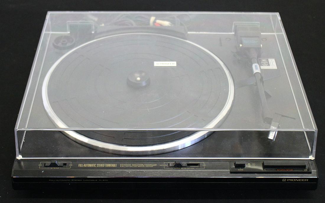 PIONEER PL-570 TURNTABLE (1 of 2)